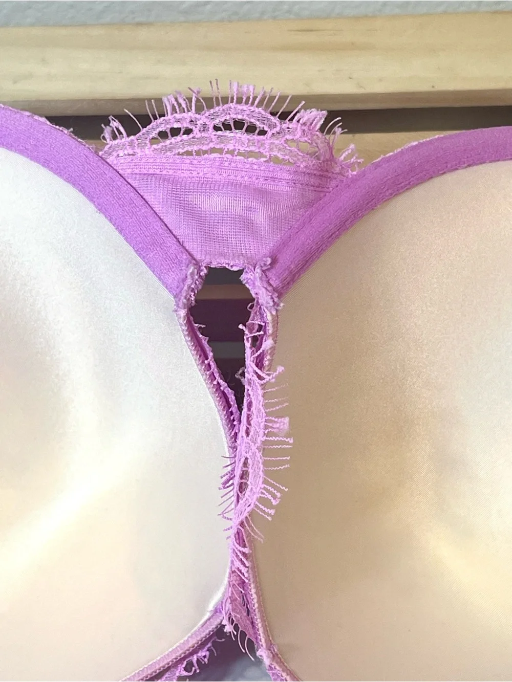 EUC Victoria's Secret Very Sexy Pink Lace Push-Up Bra Gold Chain Straps | 36DDD